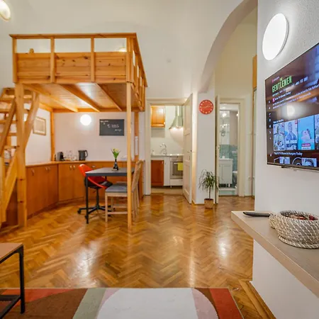 Dorotea - Cosy In The Heart Of Budapeszt