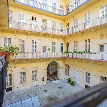 Dorotea - Cosy In The Heart Of * Budapeszt